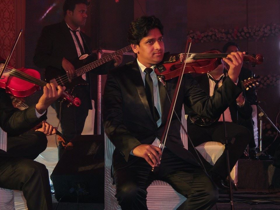 male violin player bikaner