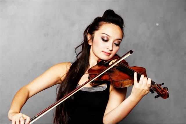 female violin player bikaner